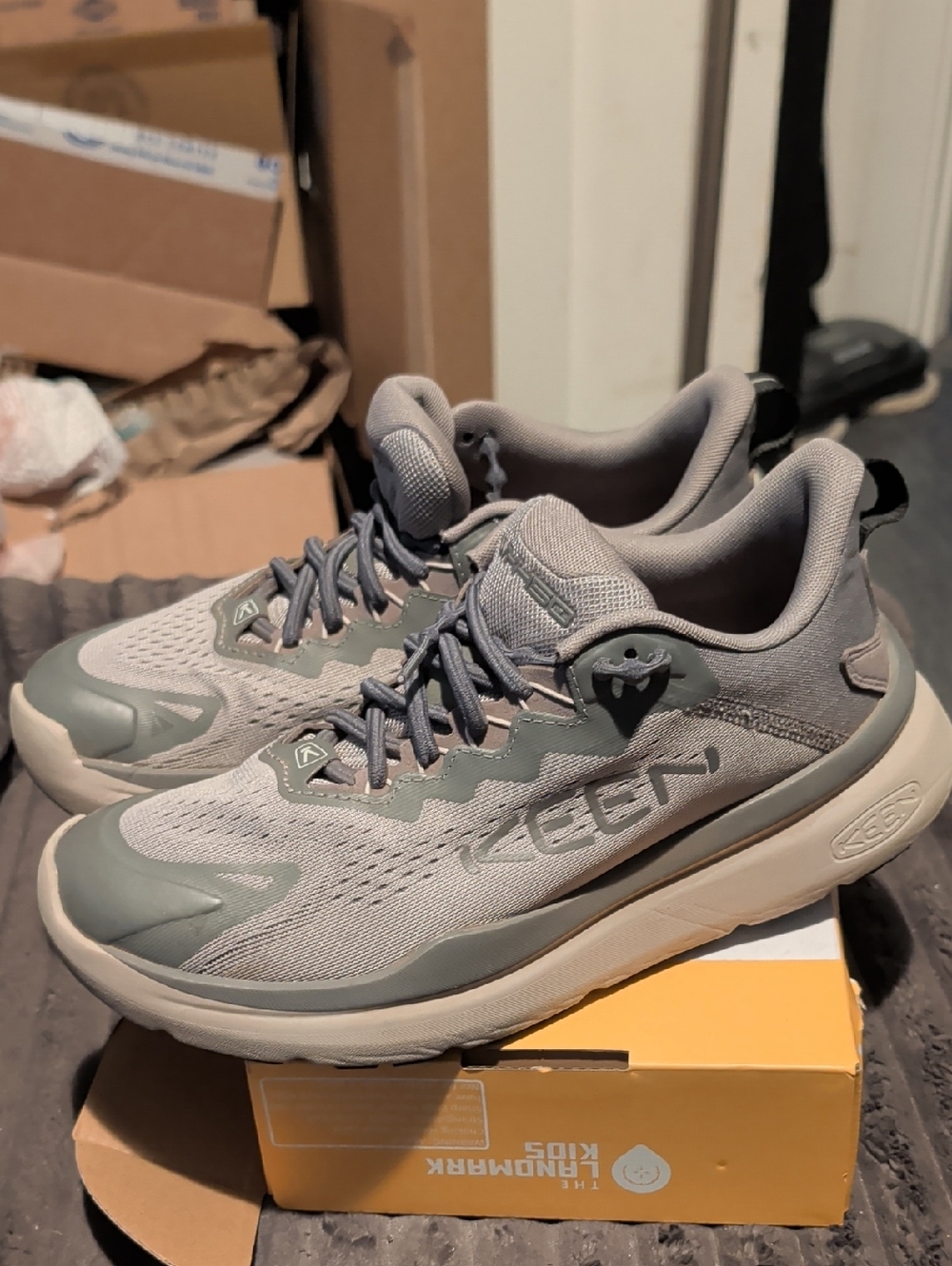 Keen Men's WK450 Walking Shoe Gray and Light Gray Lace-Up Athletic Shoes
